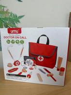 Wooden Doctor Kit for Kids – 14-Piece | UMU “Doctor On Call”, Ophalen of Verzenden, Zo goed als nieuw, Kunststof