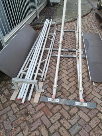 Te koop dubbele schoorsteen steiger van altrex  beschikbaar voor biedingen