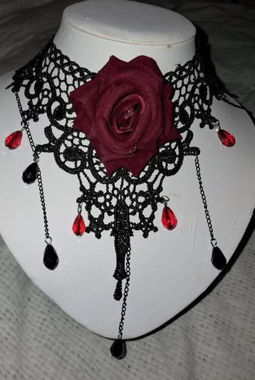 Mooie nieuwe zwart/rode gothic ketting / chocker beschikbaar voor biedingen