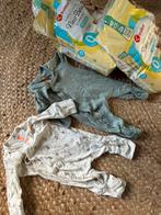 Twee baby pakjes maat 44 + luiers maat 0, Kinderen en Baby's, Babykleding | Prematuur, Jongetje of Meisje, Zo goed als nieuw, Ophalen