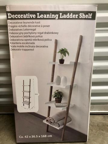 Decorative Leaning Ladder Shelf / New beschikbaar voor biedingen