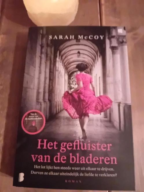 Sarah McCoy - Het gefluister van de bladeren, Boeken, Romans, Zo goed als nieuw, Nederland, Ophalen of Verzenden
