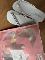 Witte teenslippers - bruiloft gasten, Ophalen of Verzenden, Nieuw, Wit, Slippers