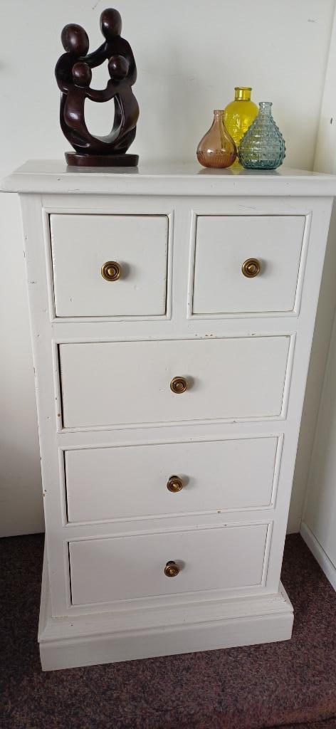 Mooi en stevig houten ladekast met koperen knoppen., Huis en Inrichting, Kasten | Ladekasten, Gebruikt, Minder dan 100 cm, 50 tot 100 cm