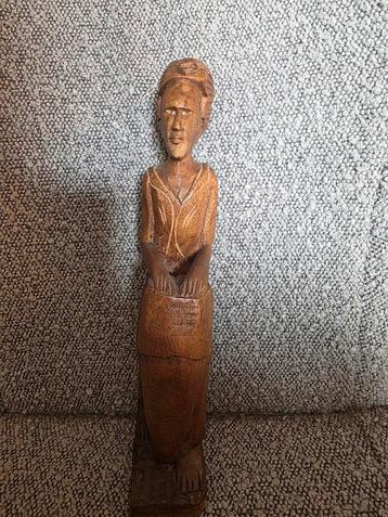 Houten beeld - Man met trommel beschikbaar voor biedingen