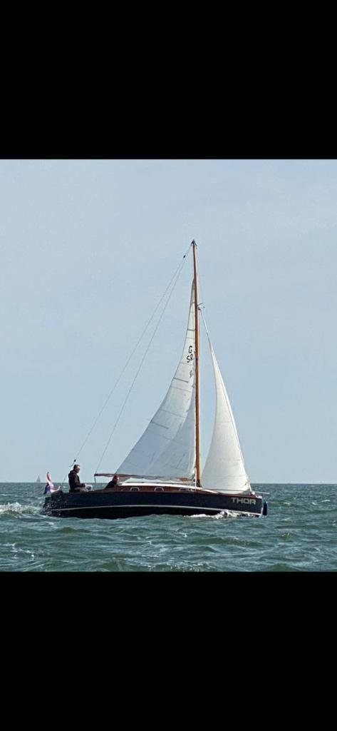 Karaktervolle Jollenkruiser Zeilboot, Watersport en Boten, Open zeilboten, Gebruikt, Overige typen, 6 meter of meer, Staal, Buitenboordmotor