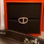 Hermès ring v 18 krt met briljanten Contour pavé, Nieuw, Ophalen of Verzenden, 17 tot 18, Met edelsteen