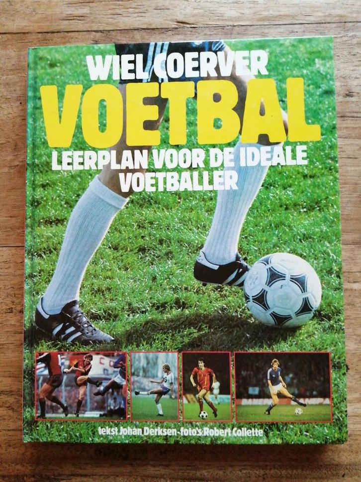 Wiel Coerver Voetbal - Leerplan voor de ideale voetballer, Boeken, Sportboeken, Zo goed als nieuw, Balsport, Ophalen of Verzenden