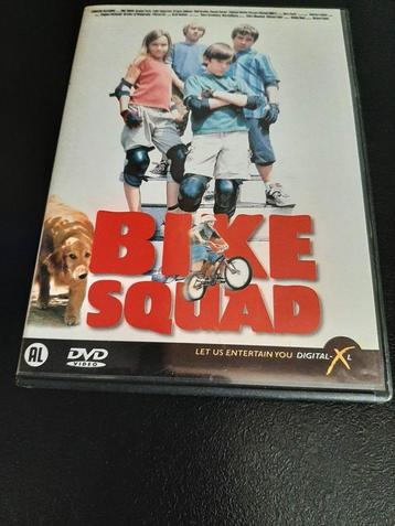 Bike squad, Braden Parkes, Stephanie Denise Griffin! beschikbaar voor biedingen