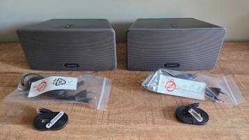 Sonos Play3 stereoset inclusief Flexson muurbeugels beschikbaar voor biedingen