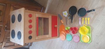 Houten kinderkeukentje keuken met inventaris  beschikbaar voor biedingen