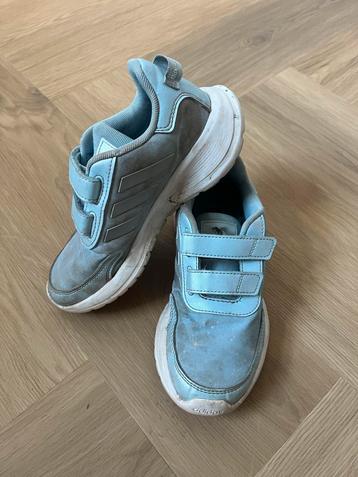 Adidas sportschoenen maat 32 beschikbaar voor biedingen