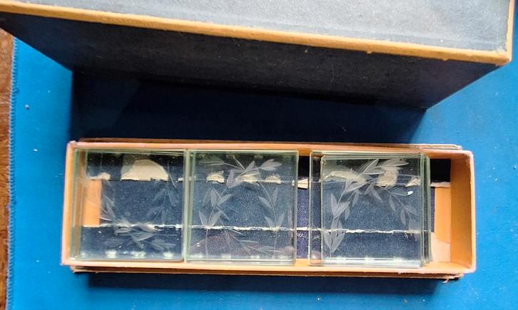 9 Geslepen Onderzetters in Originele Doos - 7x7 cm, Antiek en Kunst, Antiek | Glas en Kristal, Ophalen of Verzenden