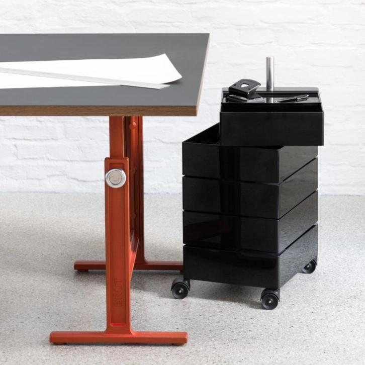 1X Modern Design Ladekastje mod. 360º Magis-Konstantin Grcic, Huis en Inrichting, Kasten | Dressoirs, Gebruikt, Minder dan 50 cm