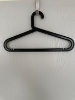 16 Zwarte Kunststof Kledinghangers, Ophalen of Verzenden, Nieuw, Kunststof, Volwassenen