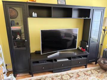 TV Stand with side shelves beschikbaar voor biedingen