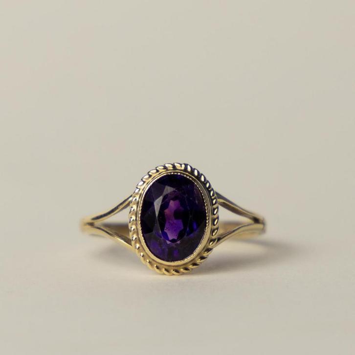 Vintage 9 karaat gouden amethist solitaire ring, Sieraden, Tassen en Uiterlijk, Ringen, Zo goed als nieuw, Dame, 17 tot 18, Goud