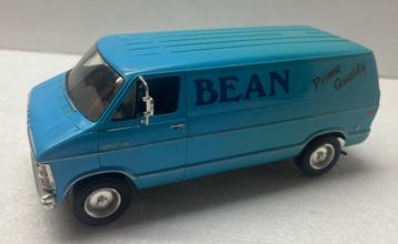 1:24 Dodge Van , Plastic model beschikbaar voor biedingen