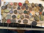 50 speldjes goede doelen, Verzamelen, Speldjes, Pins en Buttons, Ophalen of Verzenden, Zo goed als nieuw, Overige onderwerpen