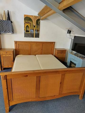 Ledikant 2 persoons bed 160 x 200 cm Grenen met loom-inleg beschikbaar voor biedingen