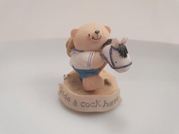 Forever Friends op stokpaardje Ride a cock horse kerst, Verzamelen, Beren en Cherished Teddies, Zo goed als nieuw, Beeldje, Forever Friends