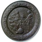 Beeld. Muzikant met meid en ridders. gietijzer rond 41 cm, Ophalen of Verzenden