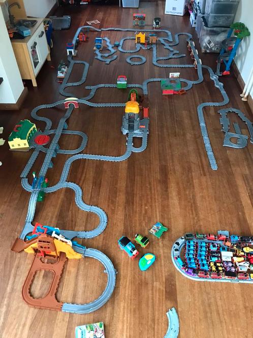 Thomas de trein baan + heel veel treintjes en boeken, Kinderen en Baby's, Speelgoed | Thomas de Trein, Gebruikt, Ophalen