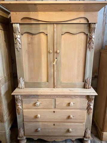 Oud grenen kast buffetkast ladekast beschikbaar voor biedingen