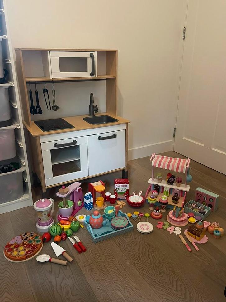 Ikea speelkeuken met veel houten accessoires, Kinderen en Baby's, Speelgoed | Speelkeukens, Gebruikt, Ophalen