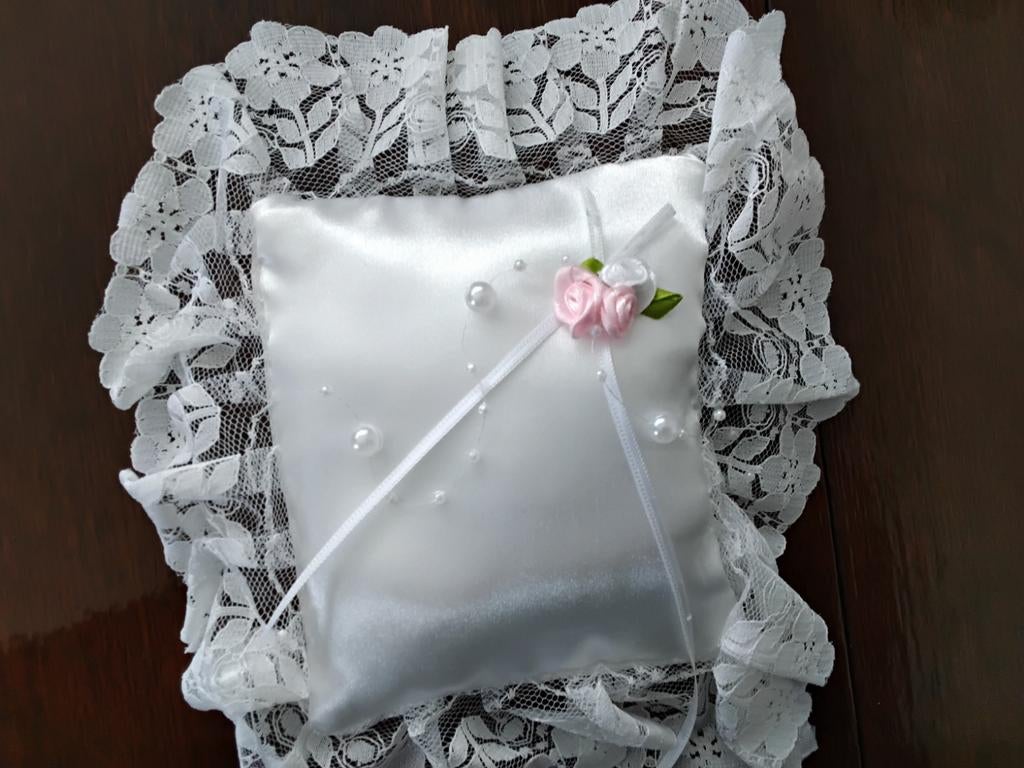 Brocante Ringenkussentje handwerk, Ophalen of Verzenden, Nieuw, Wit, Accessoires