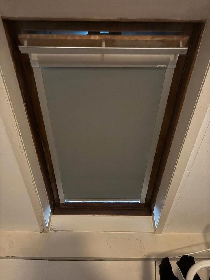 VERDUISTERD ROLGORDIJN, Huis en Inrichting, Stoffering | Gordijnen en Lamellen, Zo goed als nieuw, 150 tot 200 cm, Grijs, Ophalen