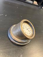 Klok uit vroege auto, Ophalen