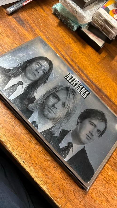 Nirvana 3 cd 1 dvd with the lights out signed by Robbie, Cd's en Dvd's, Cd's | Rock, Gebruikt, Progressive, Ophalen of Verzenden