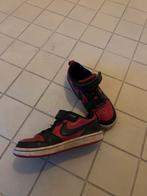 Nike Court Borough 28.5 - Rood/Zwart, Ophalen of Verzenden, Gebruikt, Jongen of Meisje, Sportschoenen