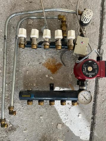 Grundfos pomp (UPS 25-50 130) vloerverwarming met verdeler beschikbaar voor biedingen
