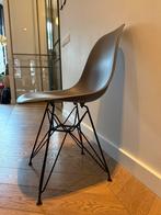 Replica Vitra Eames stoeltjes grijs 8 stuks, Ophalen of Verzenden, Zo goed als nieuw, Grijs, Twee