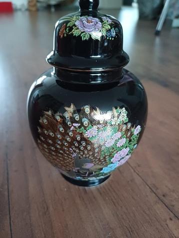 Japanse gemberpot beschikbaar voor biedingen