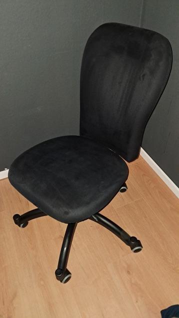 Mooie zwarte bureau stoel beschikbaar voor biedingen