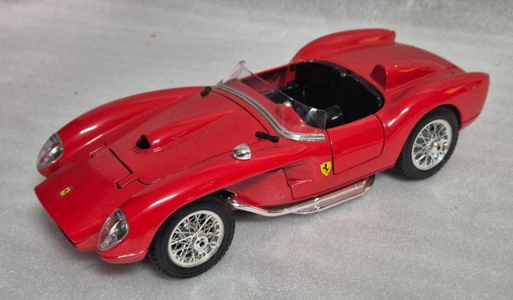 Ferrari Testarossa 1957 Modelauto 1:18, Hobby en Vrije tijd, Modelauto's | 1:18, Zo goed als nieuw, Auto, Bburago, Ophalen of Verzenden