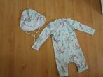 Hema maat 74 - gebloemd uv pakje + petje met nekbescherming, Kinderen en Baby's, Babykleding | Baby-zwemkleding, Badpak, Ophalen of Verzenden