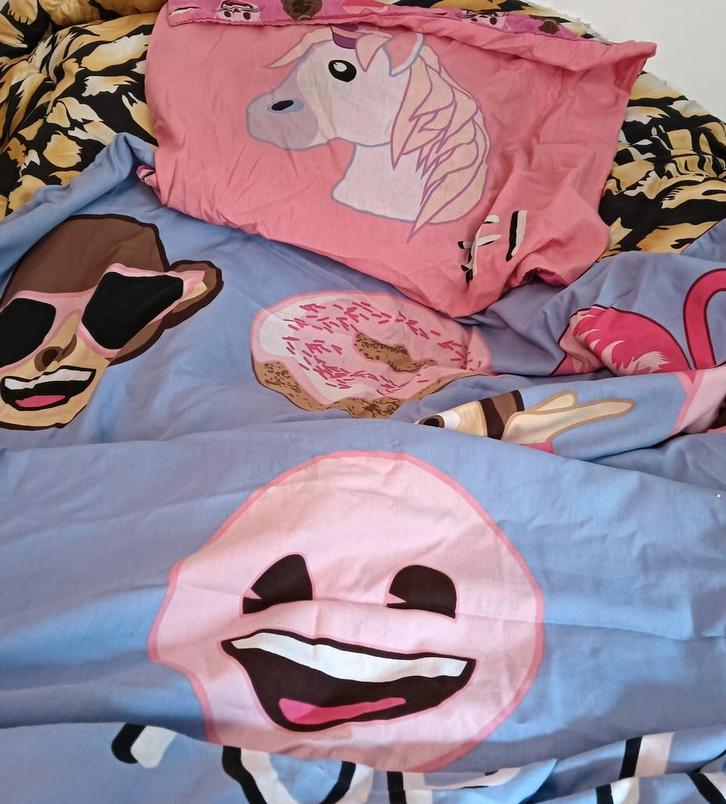 Emojis dekbedovertrek set, Kinderen en Baby's, Kinderkamer | Beddengoed, Zo goed als nieuw, Dekbedovertrek, Meisje, Ophalen