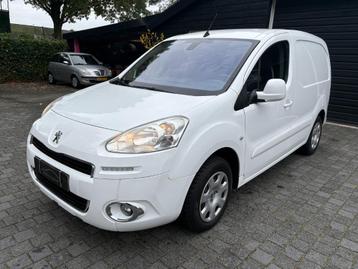 Zeer nette Peugeot Partner 1.6 e-HDI Navteq! Nieuwe APK! beschikbaar voor biedingen