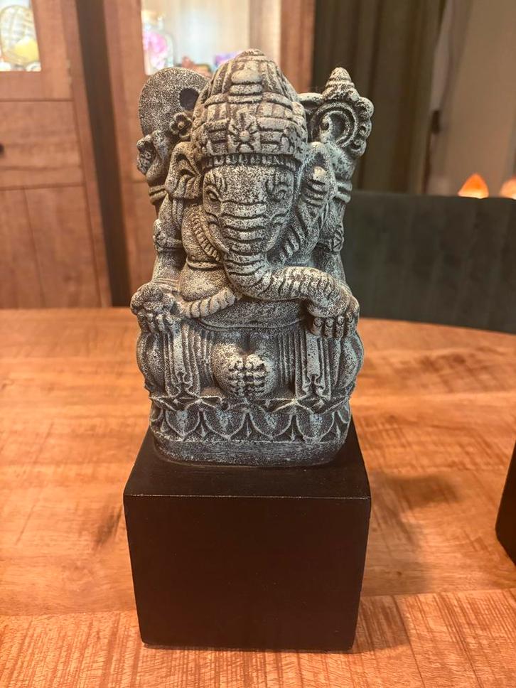 Twee decoratieve beelden PTMD collection - 33cm & 40cm hoog, Antiek en Kunst, Kunst | Beelden en Houtsnijwerken, Ophalen