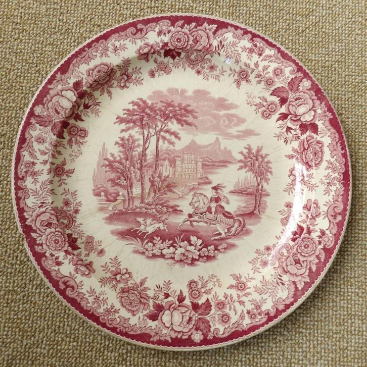 P. Regout rood bord 34,5cm Amazone, Antiek en Kunst, Antiek | Wandborden en Tegels, Ophalen of Verzenden