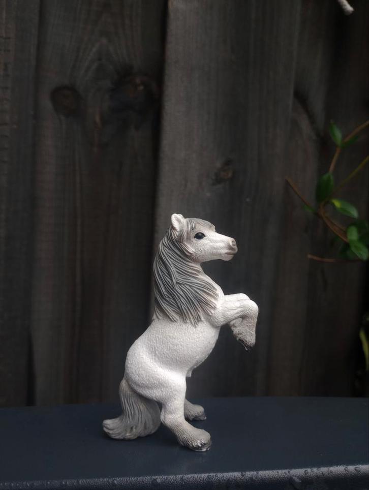 Schleich witte shetlander uit tijdschrift, Verzamelen, Dierenverzamelingen, Zo goed als nieuw, Beeldje of Figuurtje, Paard, Ophalen of Verzenden