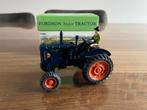 Fordson major trekker Britains 100 years Nieuw in doos, Hobby en Vrije tijd, Modelauto's | 1:32, Ophalen of Verzenden, Nieuw, Tractor of Landbouw