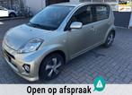 Daihatsu Sirion 2 1.3-16V Prestige 5drs AUTOMAAT HOGE INSTAP, Auto's, Daihatsu, Stof, Gebruikt, 4 cilinders, Parkeersensor