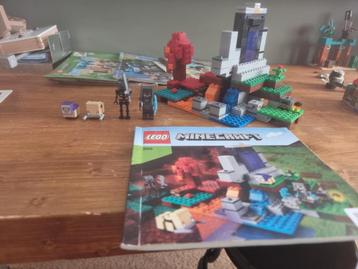 Lego 21172 compleet op 2 stukjes na beschikbaar voor biedingen