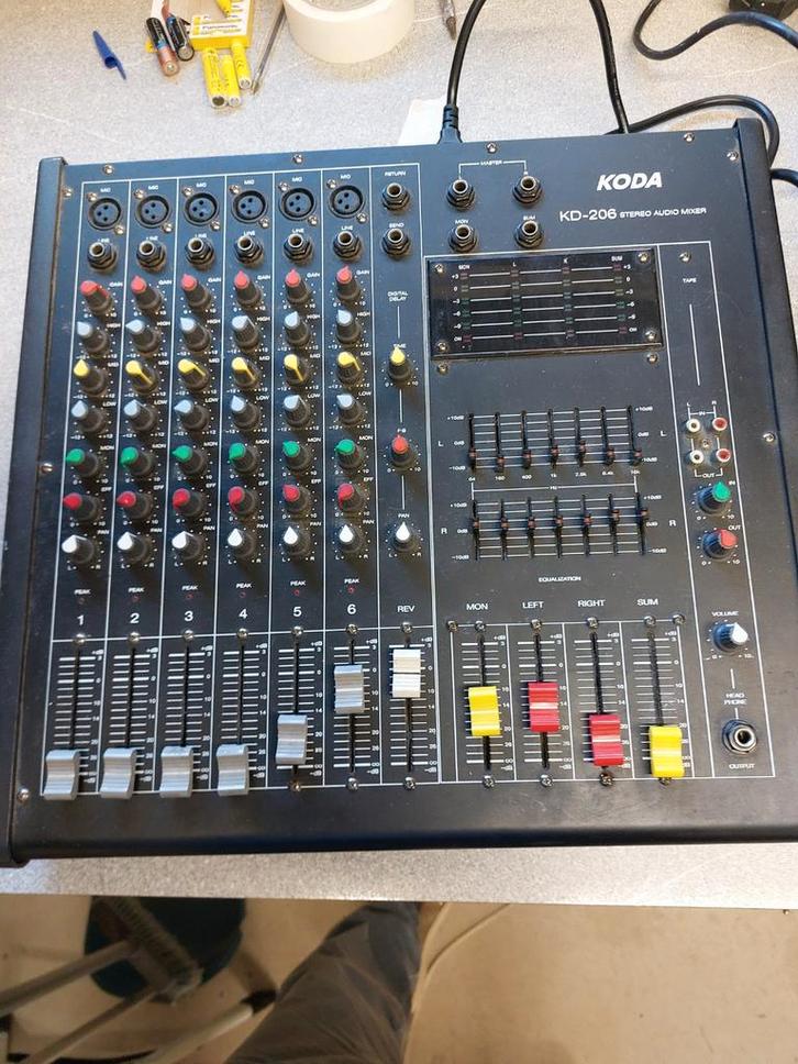 Koda KD-208 Studio Audio Mixer Mengpaneel, Muziek en Instrumenten, Mengpanelen, Gebruikt, 5 tot 10 kanalen, Microfooningang, Ophalen