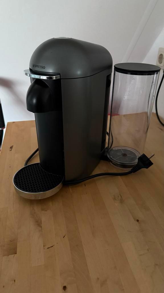 Nespresso Vertuo Koffiemachine, Witgoed en Apparatuur, Koffiezetapparaten, Zo goed als nieuw, Koffiepads en cups, Koffiemachine